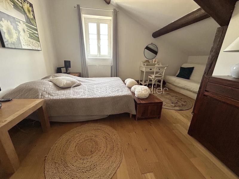 Propriété - 297 m² - 8 pièces