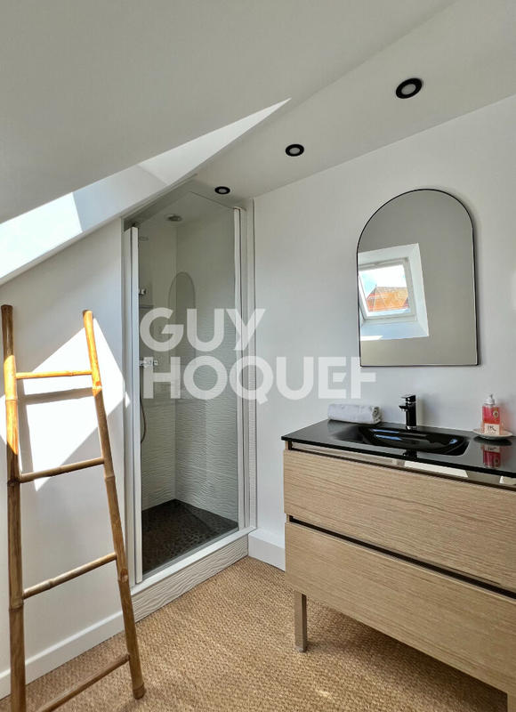 Maison - 273 m² - 10 pièces