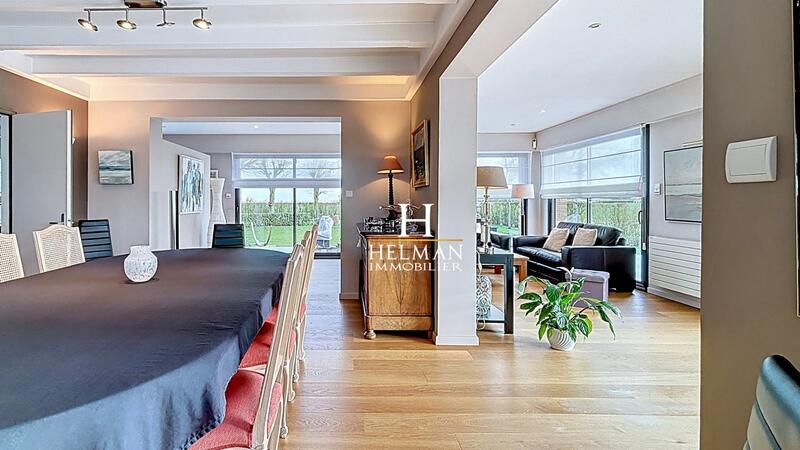 Maison - 216 m² - 9 pièces