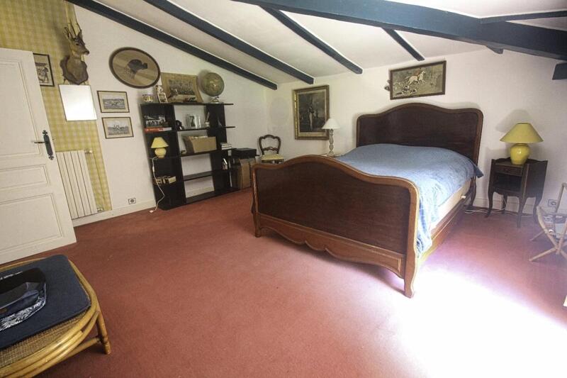 Propriété - 204 m² - 6 pièces