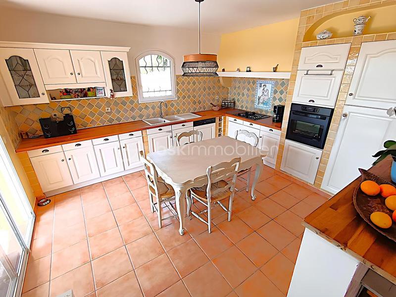 Villa - 225 m² - 9 pièces