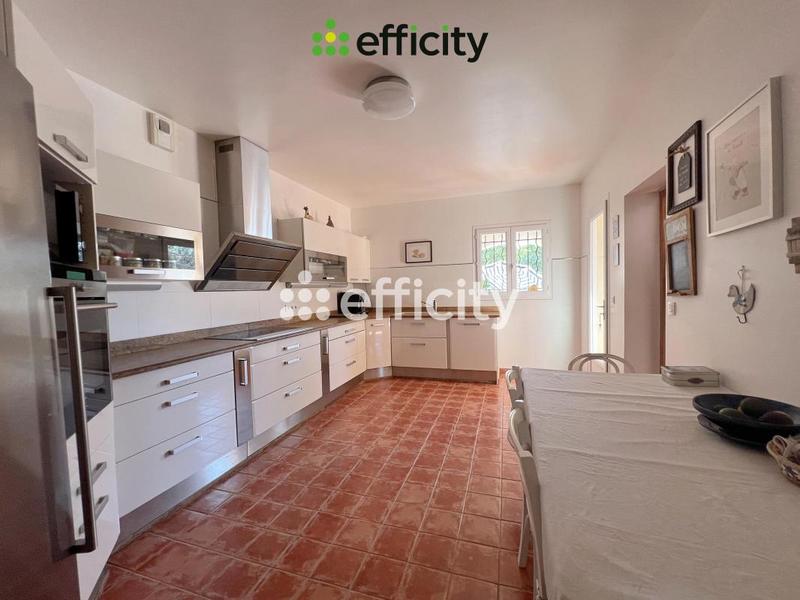 Maison - 217 m² - 9 pièces