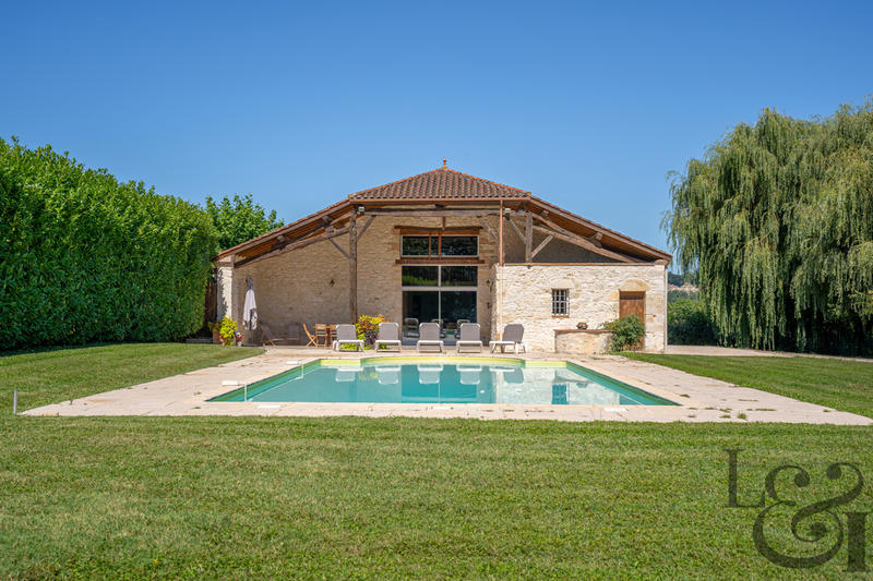 Maison - 500 m² - 12 pièces