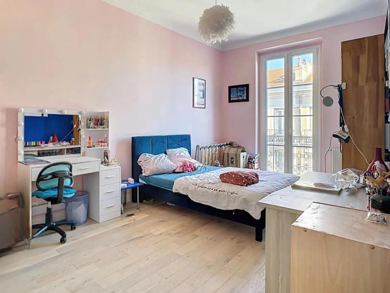 Appartement - 142 m² - 6 pièces