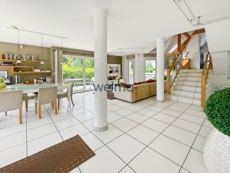 Maison - 250 m² - 11 pièces