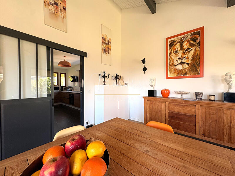 Maison - 238 m² - 6 pièces