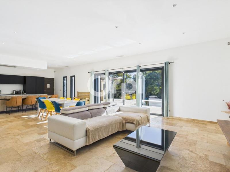 Maison - 180 m² - 5 pièces