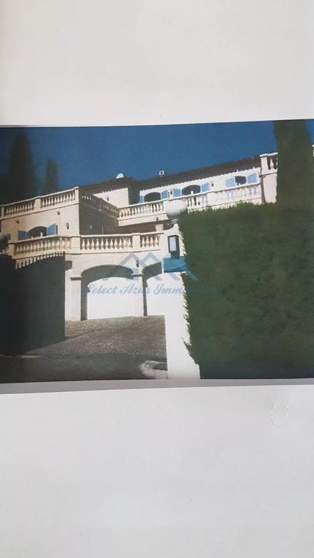 Villa - 313 m² - 8 pièces