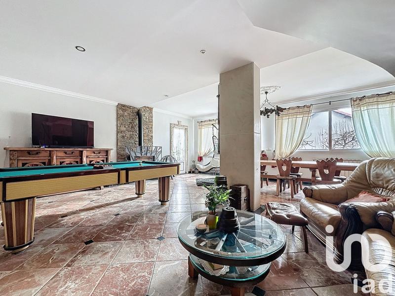 Maison - 225 m² - 6 pièces