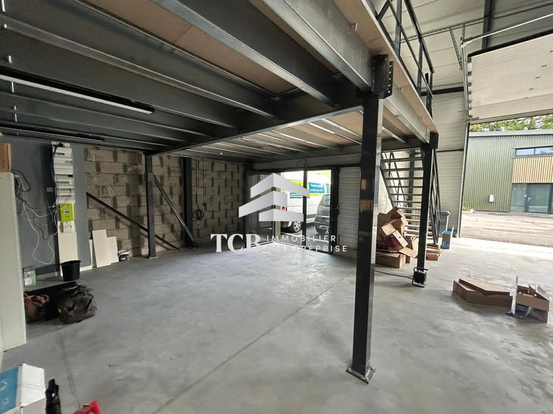 Local d'activités - 294 m²