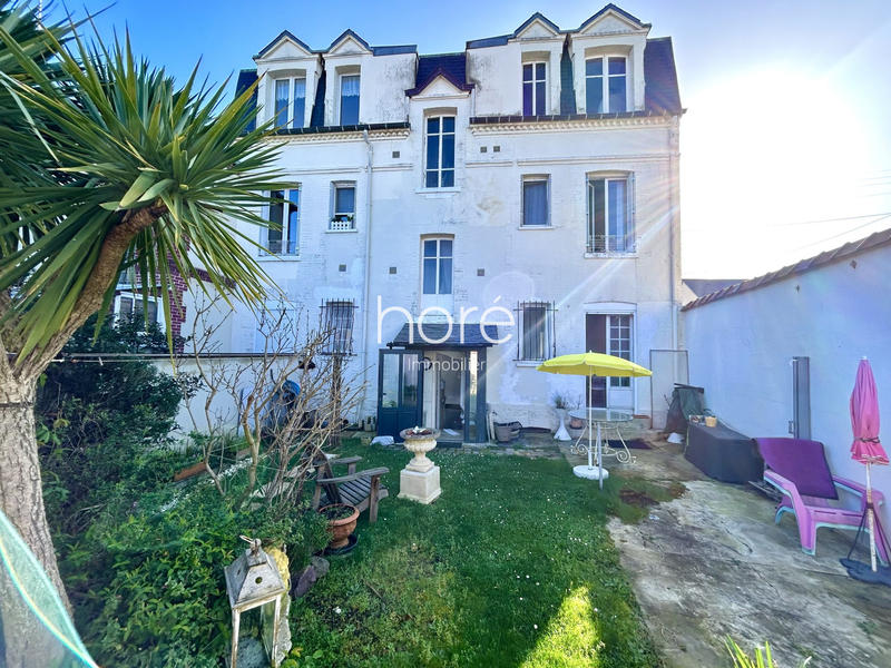 Maison - 210 m² - 12 pièces