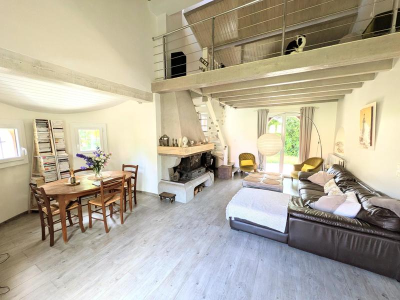 Maison - 180 m² - 8 pièces