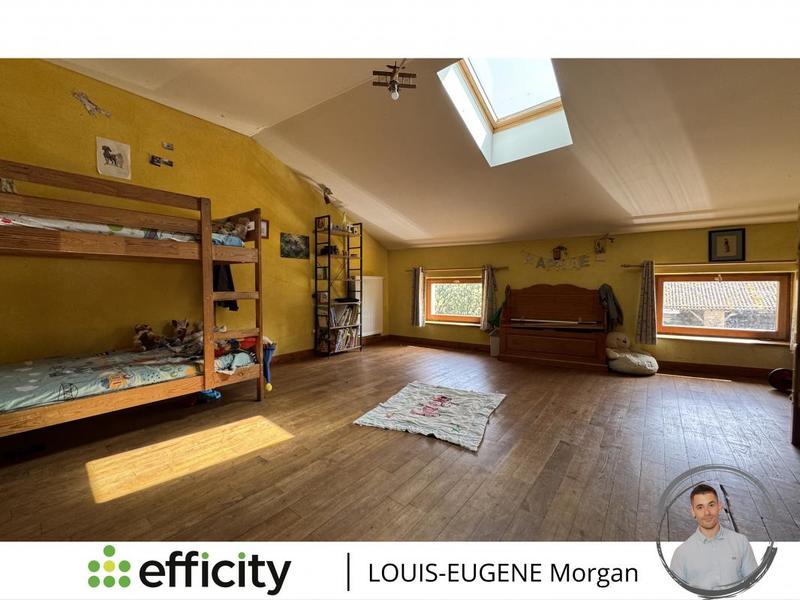 Maison - 233 m² - 8 pièces