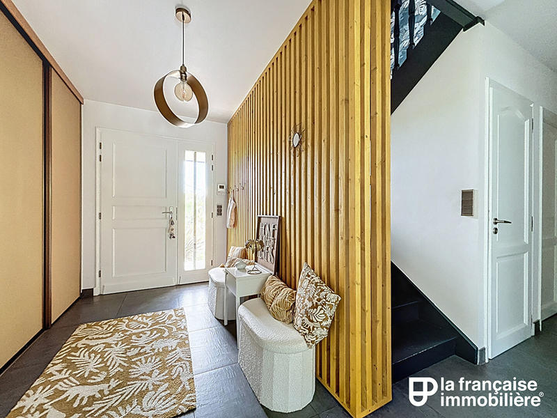 Maison - 230 m² - 8 pièces