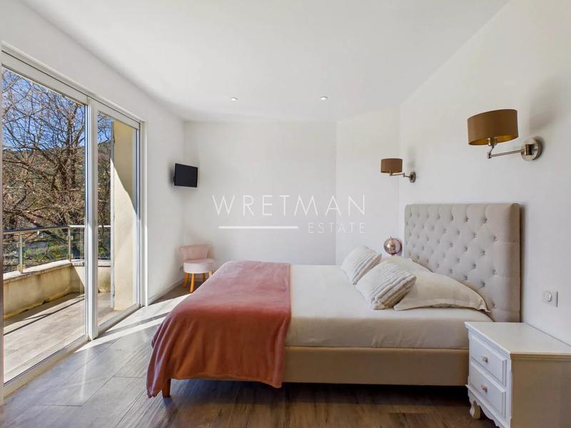 Villa - 225 m² - 6 pièces