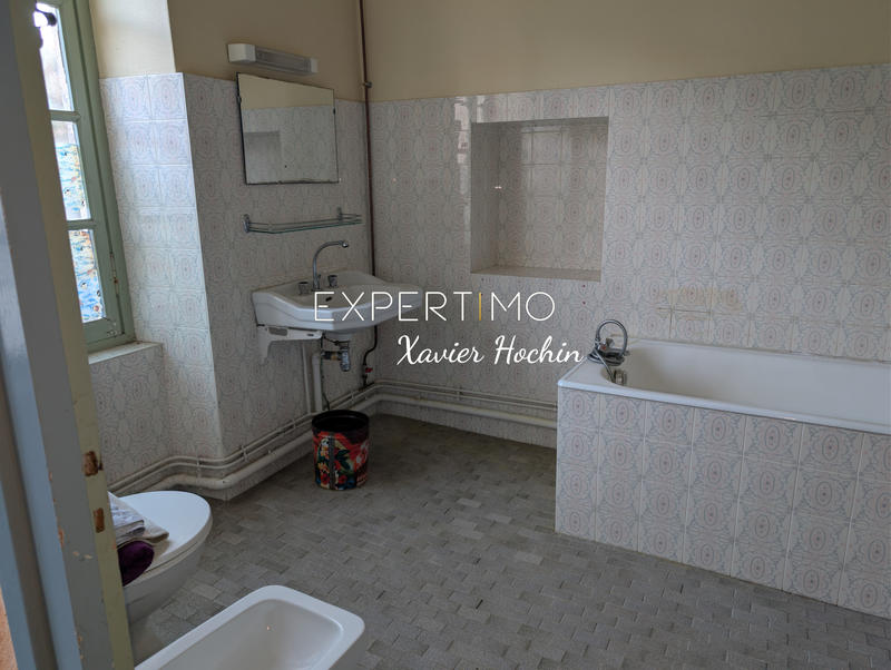 Maison - 960 m² - 32 pièces