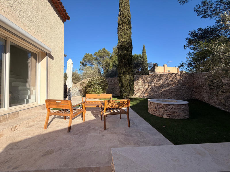 Maison - 180 m² - 5 pièces