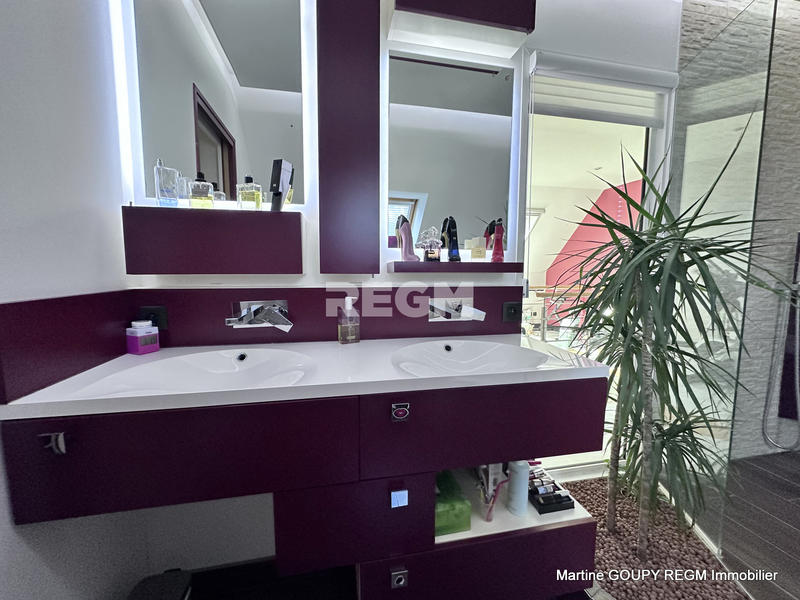 Propriété - 200 m² - 8 pièces