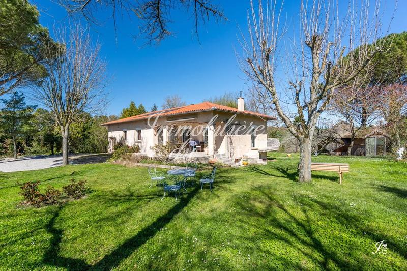 Maison - 272 m² - 8 pièces