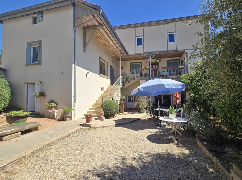 Maison - 222 m² - 9 pièces
