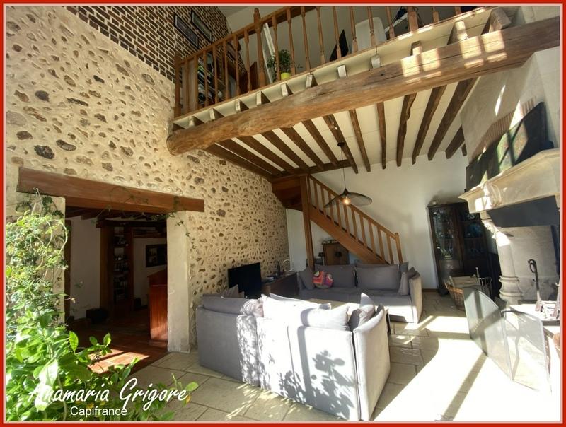 Maison - 242 m² - 8 pièces