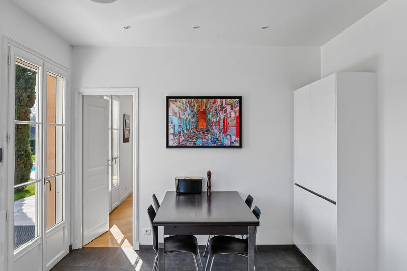 Maison - 438 m² - 12 pièces