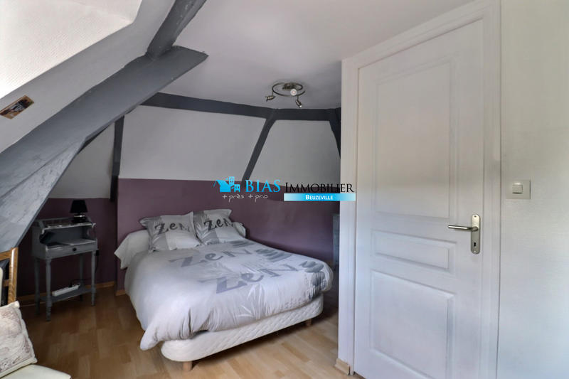 Maison - 240 m² - 10 pièces