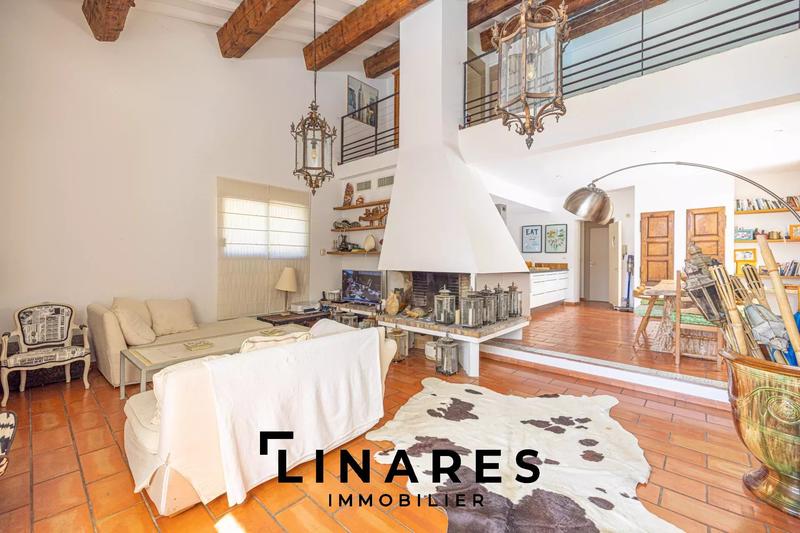 Maison - 340 m² - 8 pièces