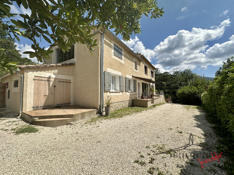 Propriété - 280 m² - 11 pièces