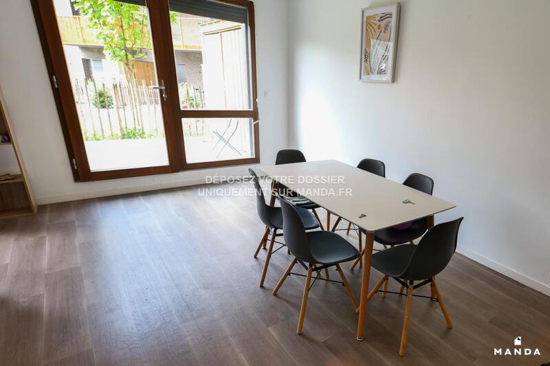 Chambre - 12 m² - 5 pièces