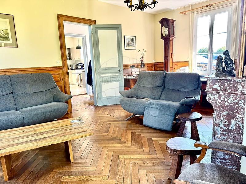 Maison - 177 m² - 9 pièces