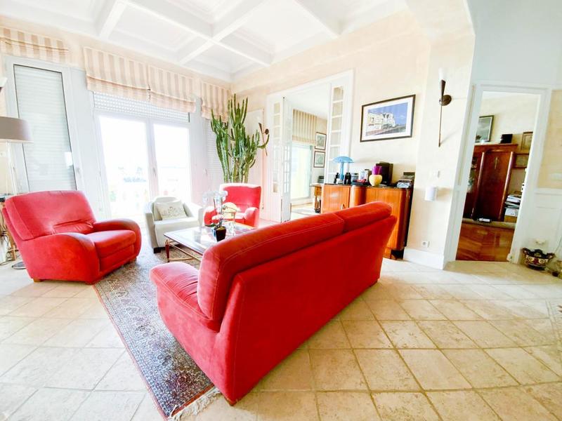 Appartement - 155 m² - 6 pièces