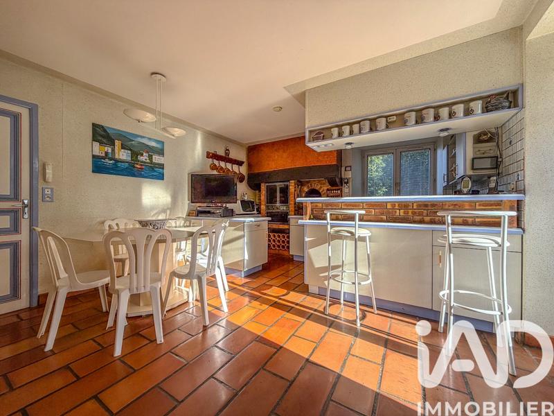 Maison - 211 m² - 6 pièces