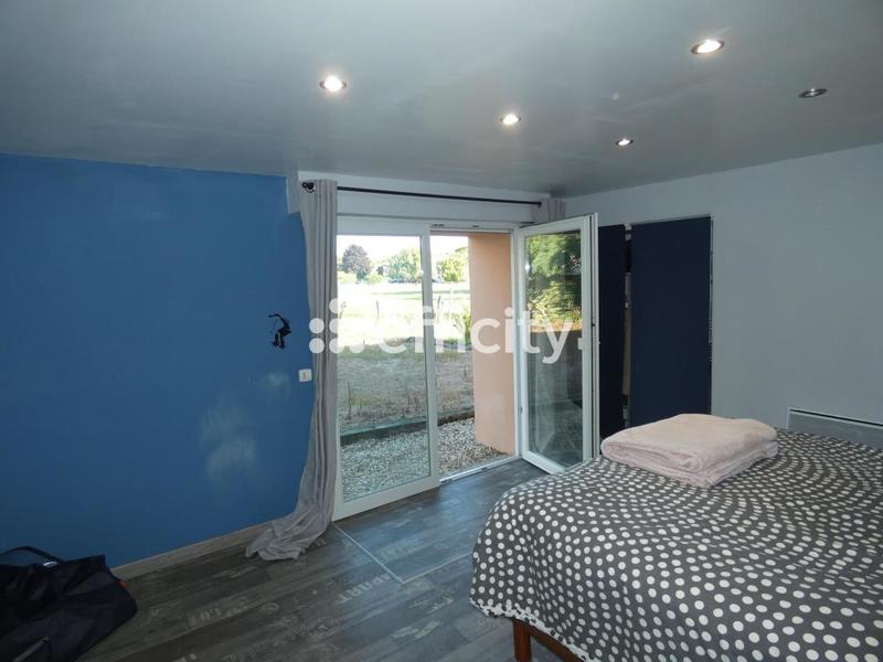 Maison - 230 m² - 8 pièces