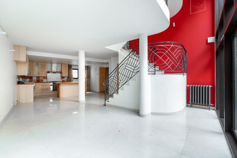 Maison - 185 m² - 9 pièces