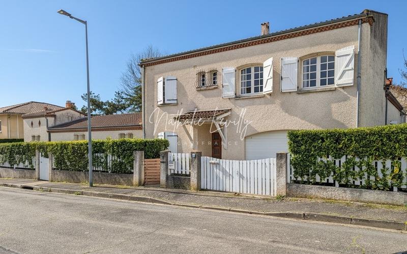 Maison - 211 m² - 7 pièces