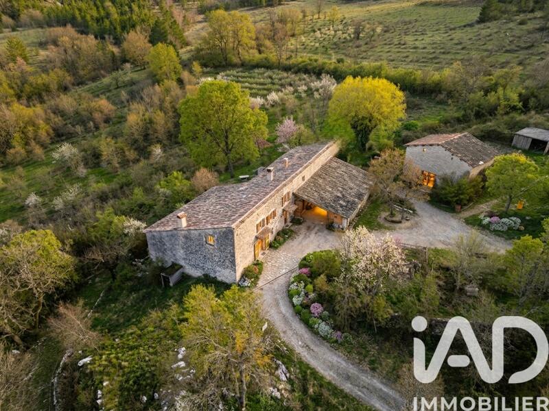 Maison - 279 m² - 8 pièces