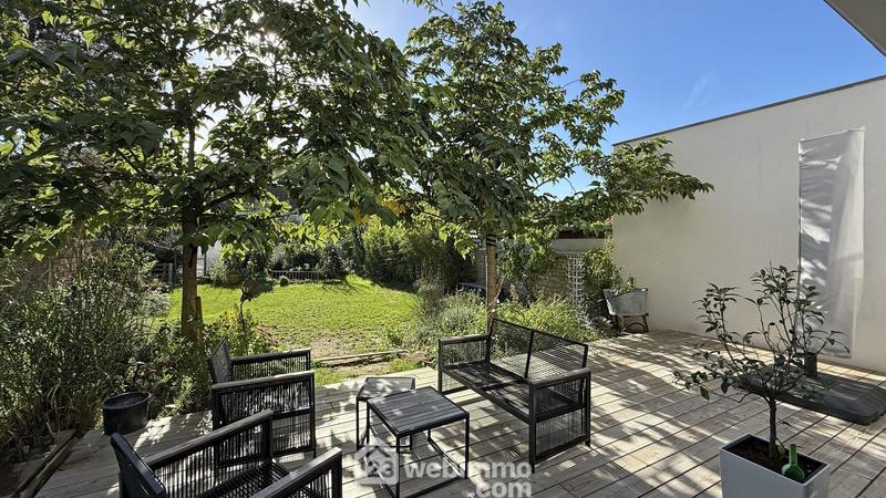 Maison - 216 m² - 9 pièces