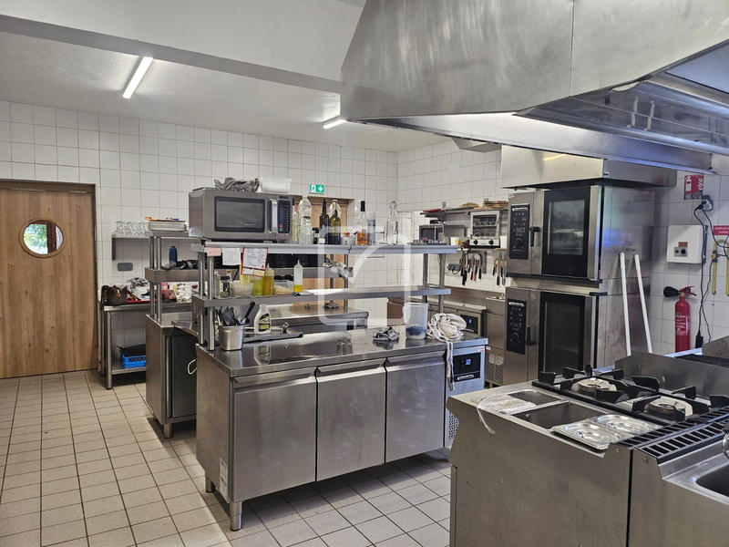 Maison - 579 m² - 19 pièces