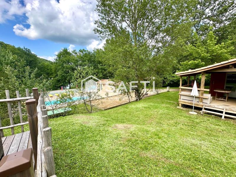 Maison - 325 m² - 13 pièces