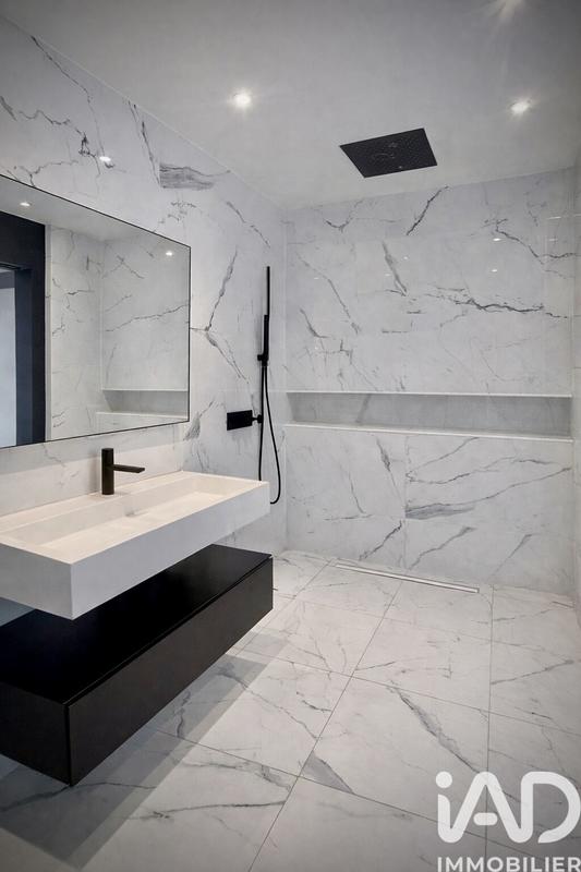 Maison - 320 m² - 8 pièces