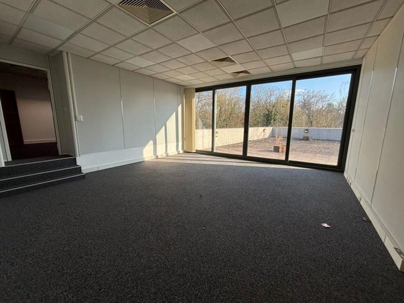 Bureau - 1 500 m²