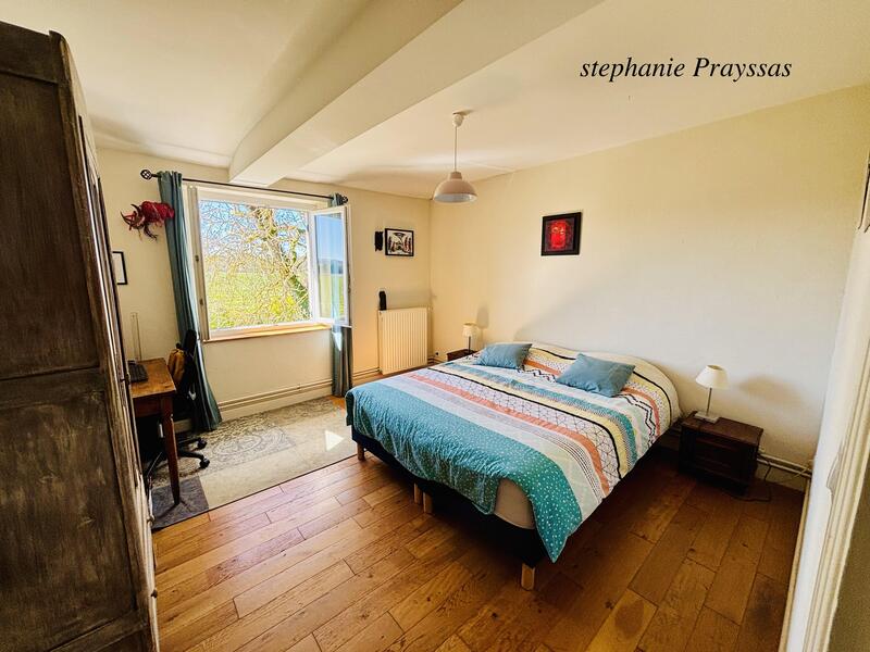 Maison - 300 m² - 8 pièces