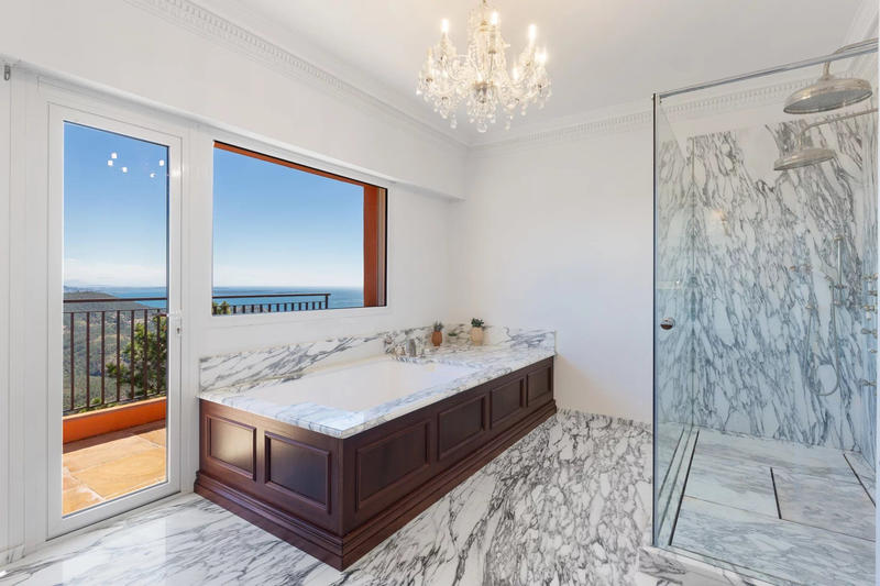 Villa - 596 m² - 13 pièces