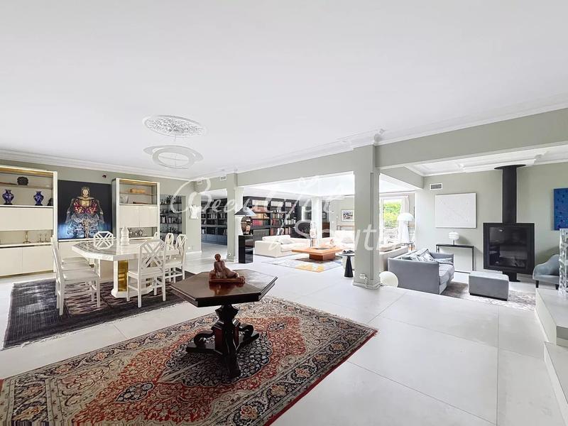 Villa - 300 m² - 7 pièces