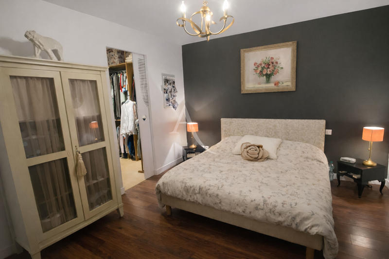 Maison - 245 m² - 7 pièces