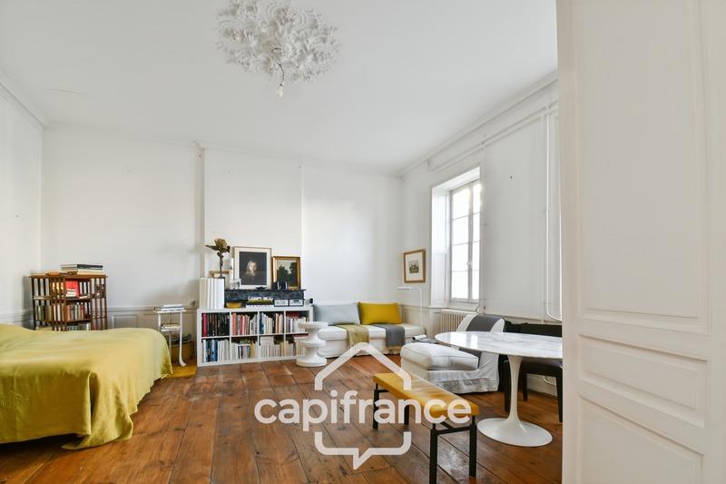 Maison - 325 m² - 12 pièces