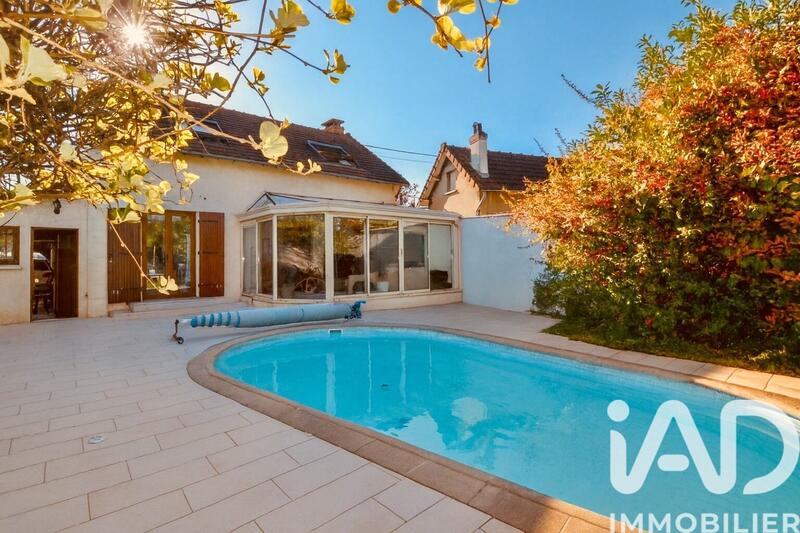 Maison - 121 m² - 7 pièces