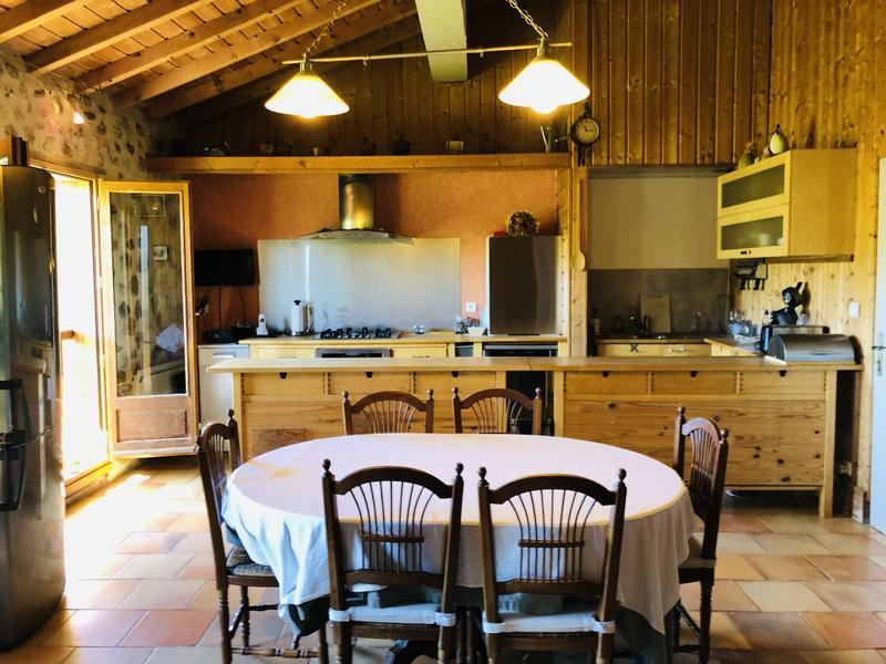 Corps de ferme - 200 m² - 6 pièces