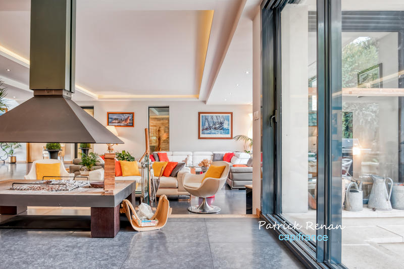 Maison - 439 m² - 8 pièces